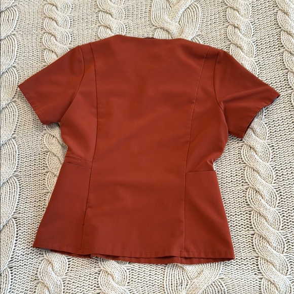 FIGS Women's Rust Top - Picture 3 of 3
